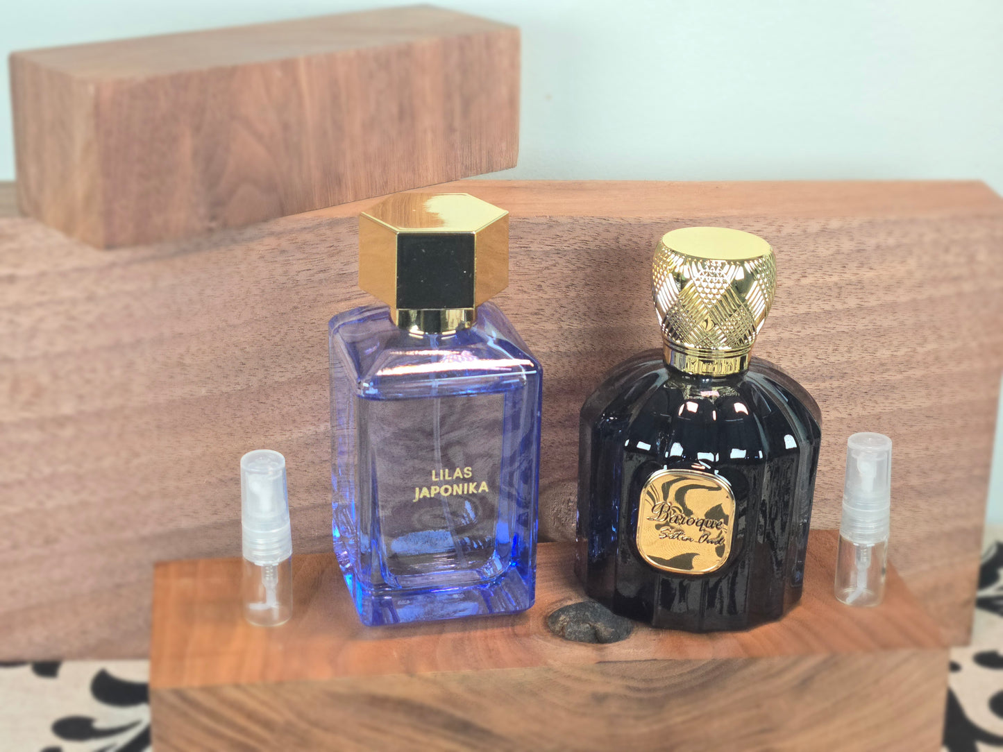 Combinaison Aquatique Boisé et Floral - Maison Alhambra Baroque Satin Oud et Zara Lilas Japonais - Échantillon de Parfum 5ml/2ml