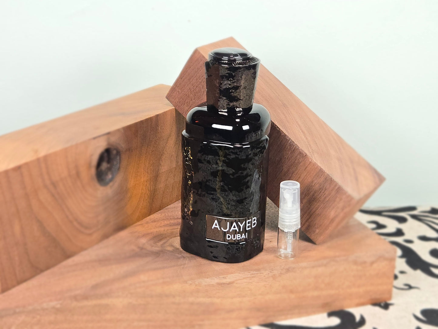 Lattafa Ajayeb Dubai - Échantillon de Parfum Arabe 5ml/2ml - Format de Voyage