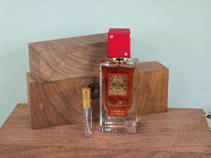 Lattafa Ana Abiyedh Scarlet - Échantillon de Parfum 5ml/2ml - Format de Voyage - Parfum du Moyen-Orient
